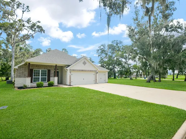 2205 Lake Forrest Dr, West Columbia, TX 77486