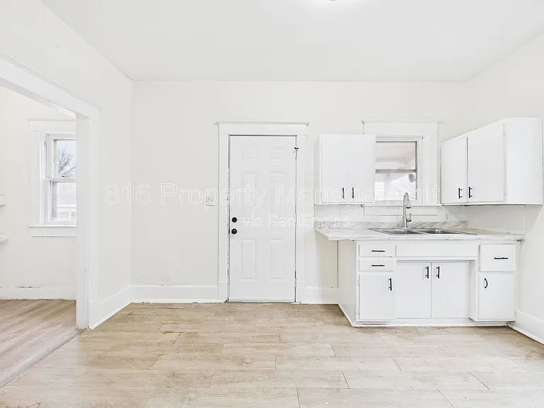 411 Main St — Photo 7