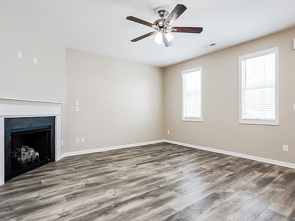 5th image of 154 Rosemary St