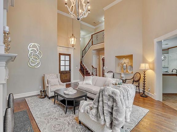 3rd image of 1204 Marquette Ct