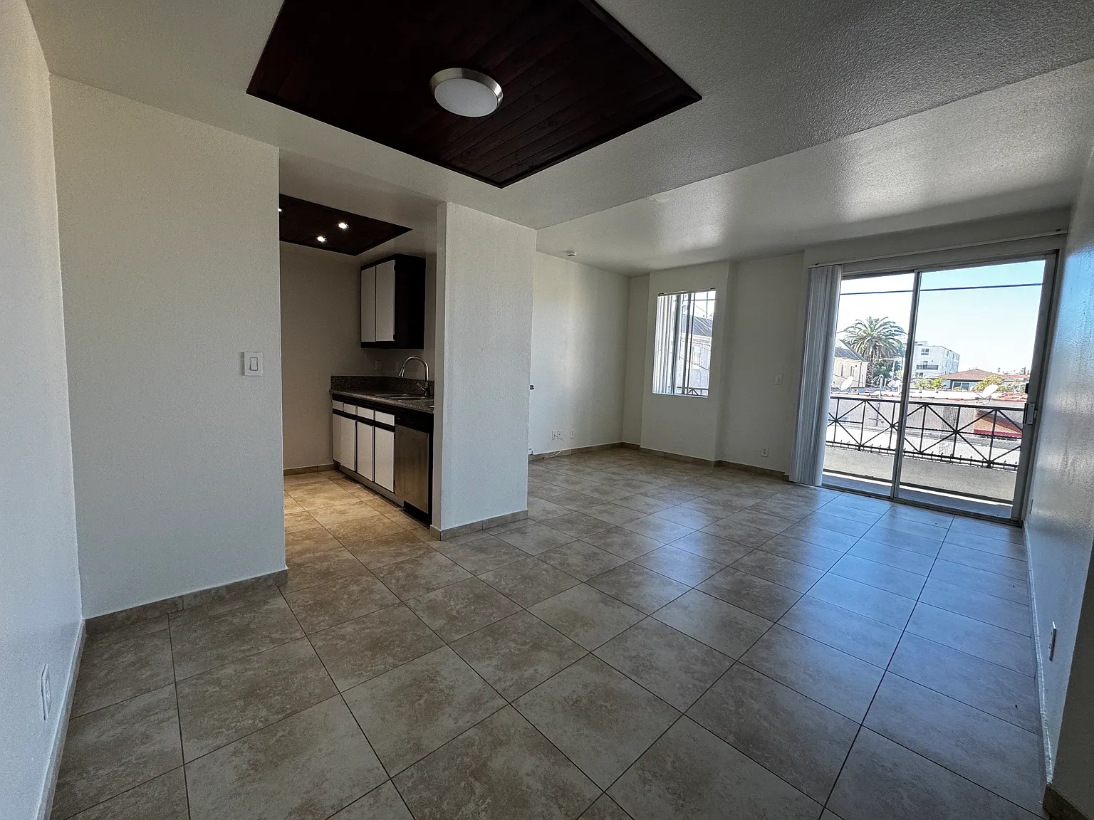 945 N Serrano — Photo 3