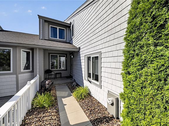3rd image of 312 Summerhaven Dr N