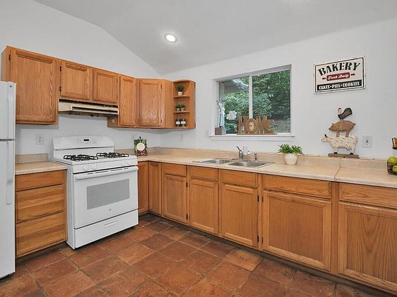 5th image of 22542 Echo Dr