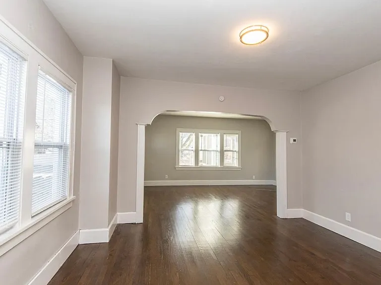 1022 Goold St — Photo 4