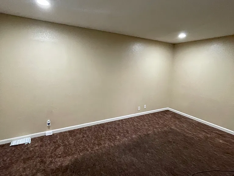 920 Houser Ln — Photo 6