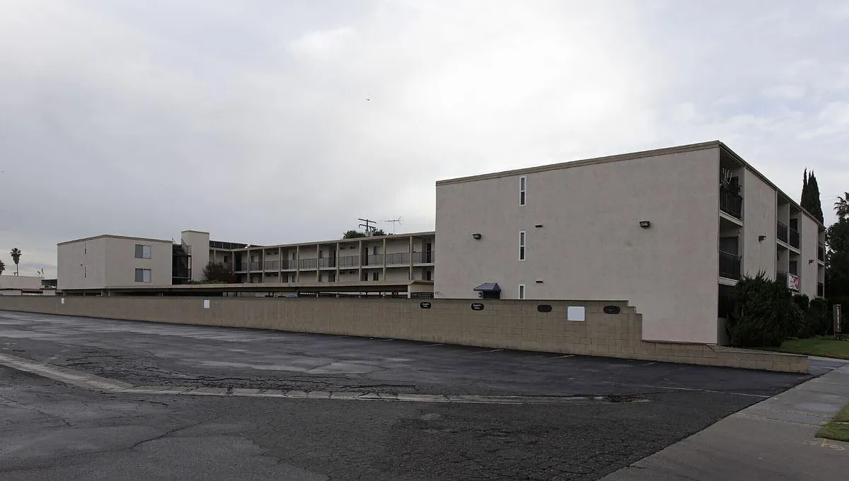 Building Photo - 093 - Melrose Manor