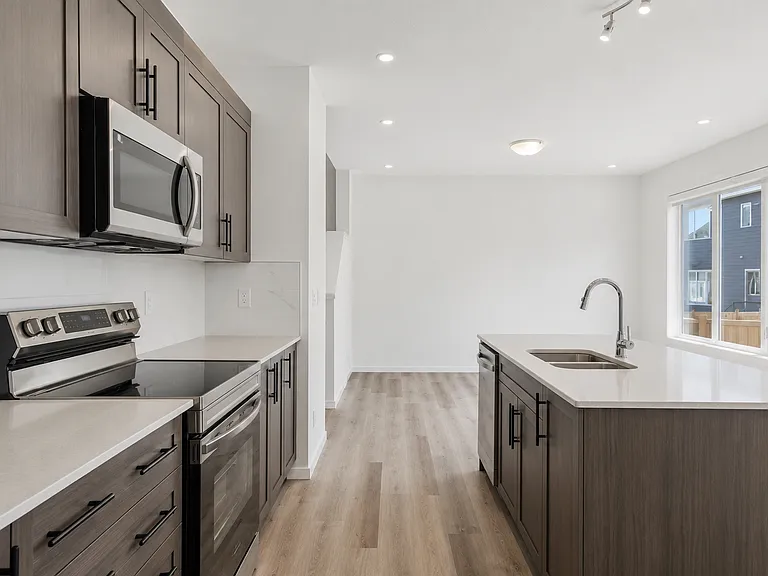 25 Yorkstone Row SW #UPPER — Photo 9