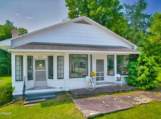953 Creek Dr, Prompton, PA 18456