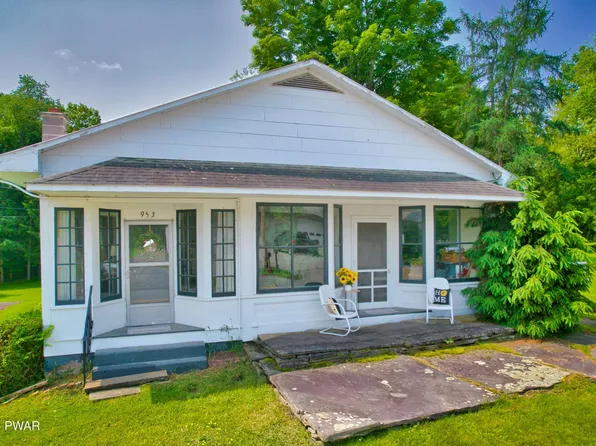 953 Creek Dr, Prompton, PA 18456
