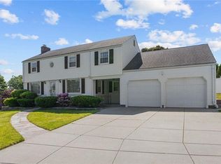 11 Iris Dr, Cranston, RI 02920