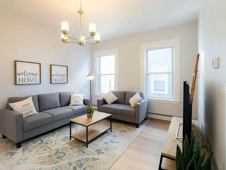 320 Hurley St — Photo 3