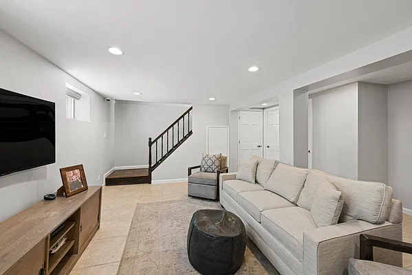 Sold by Nest Seekers International | media 16