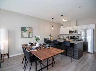 40 Des Hivernants Blvd N #1E, Winnipeg, MB R3X0R7