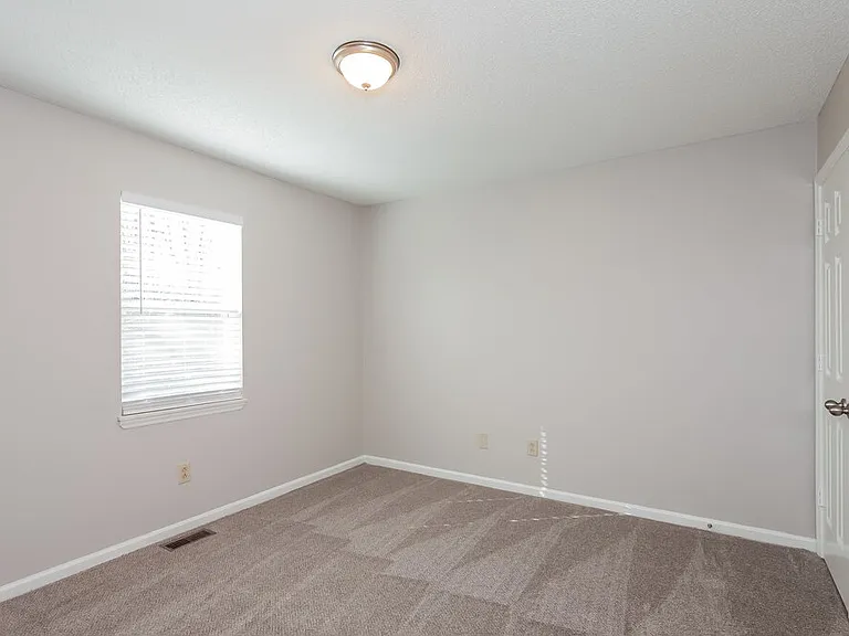 2341 Castlecomer Dr — Photo 13