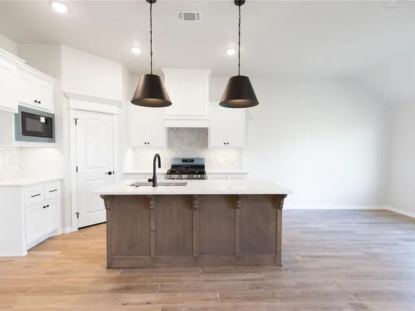 9216 NW 119th St, Yukon, OK 73099