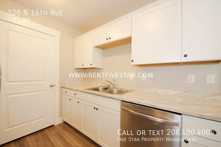 Stunning 3 Bedroom 3 Bathroom Townhome Built in 2020! — Photo 4