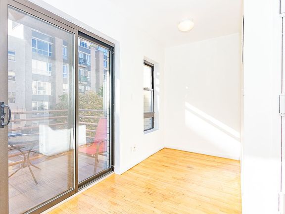 4th image of 114 Leonard St #2