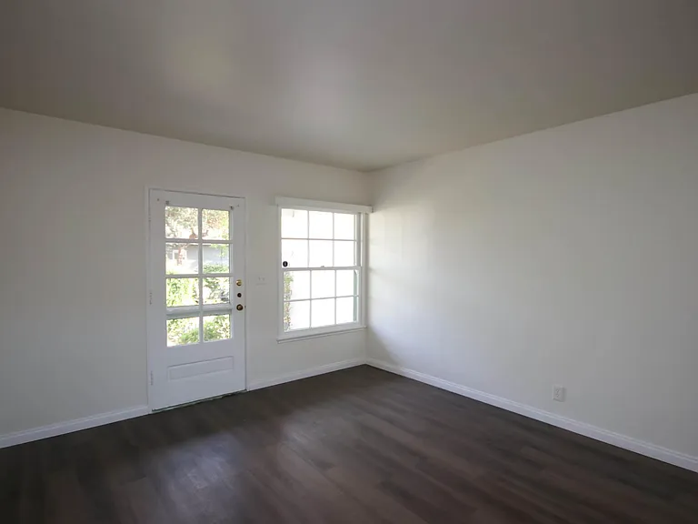 658 N Madison Ave — Photo 9