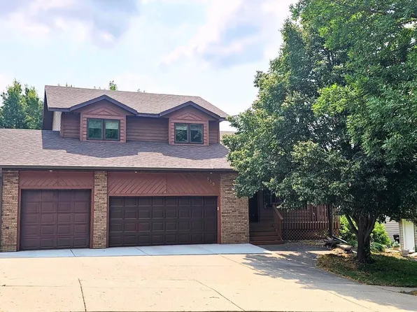 519 Buckskin Ave, Bismarck, ND 58503