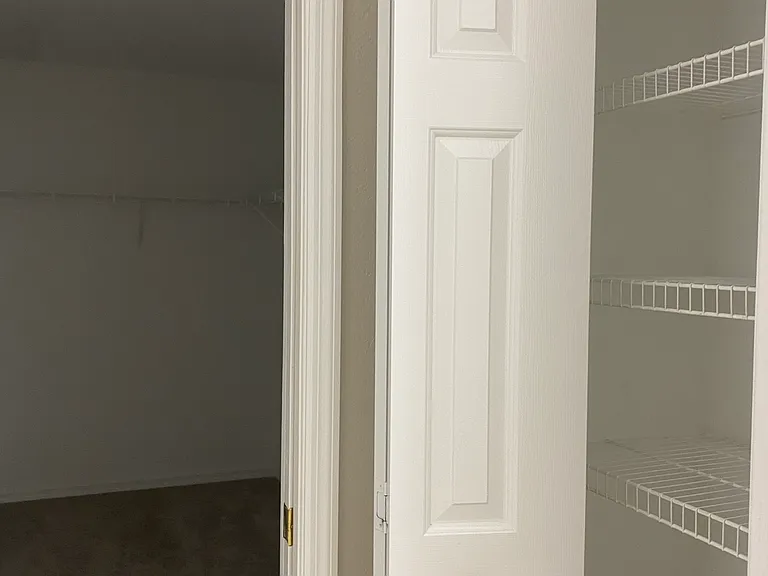 4492 Adelaide Ave — Photo 16
