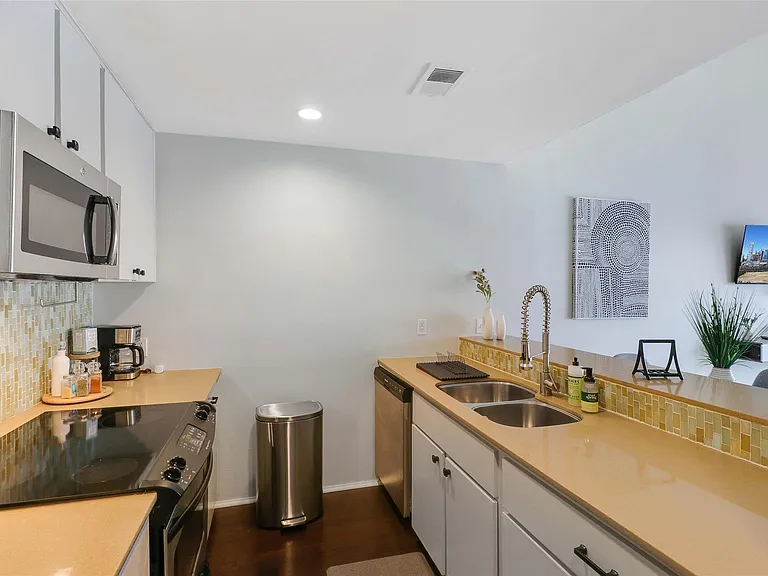 1818 S Lakeshore Blvd #32 — Photo 5