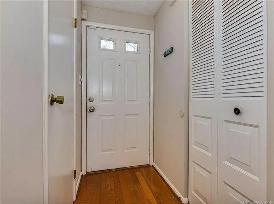 1231 Scaleybark Rd — Photo 3