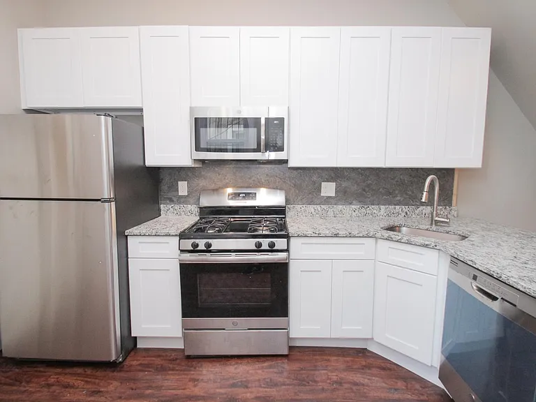 4139 Woodland Ave — Photo 2