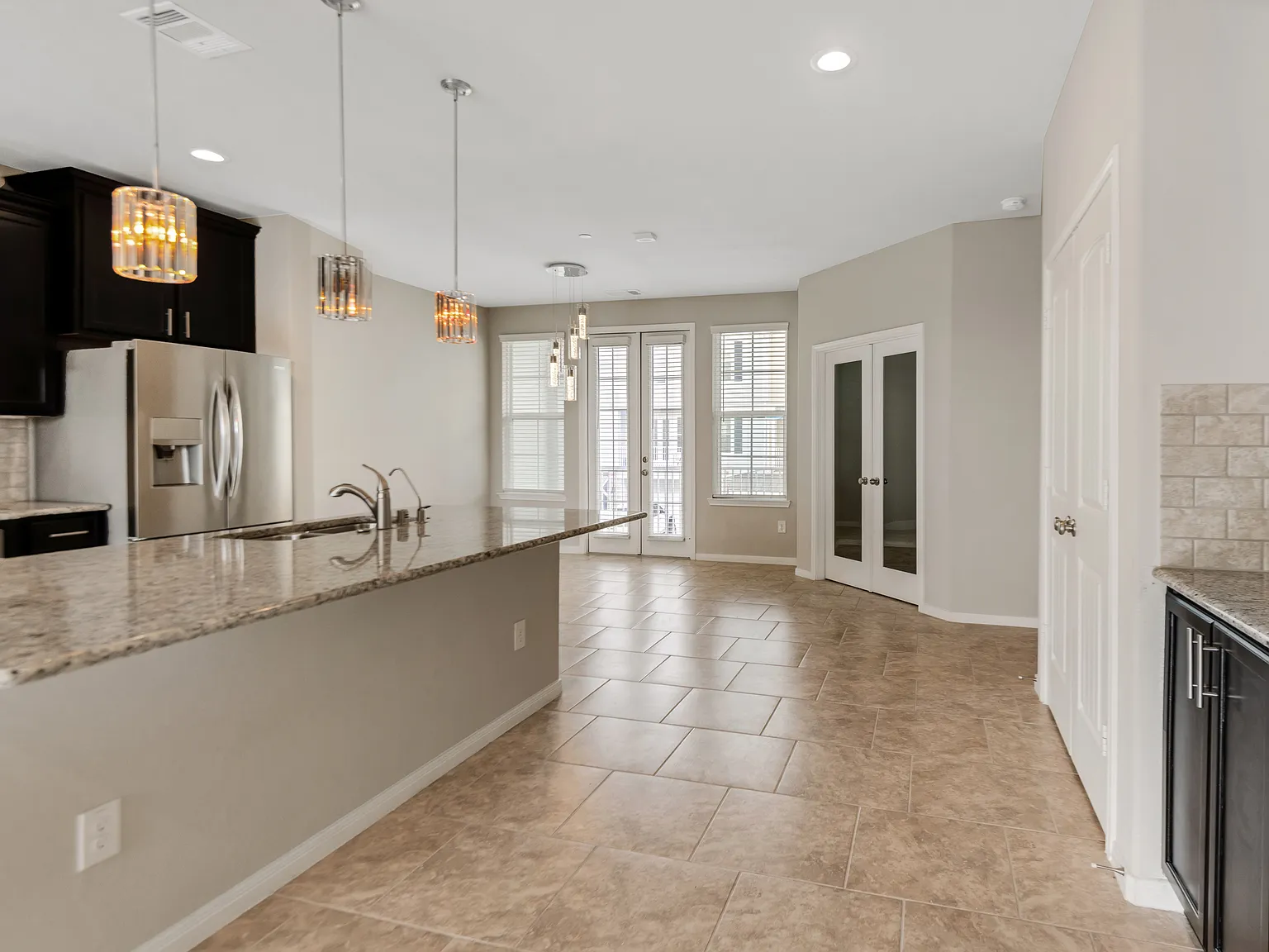 2 bed, 2.5 bath, 2081 sqft, $3,300 — Photo 2