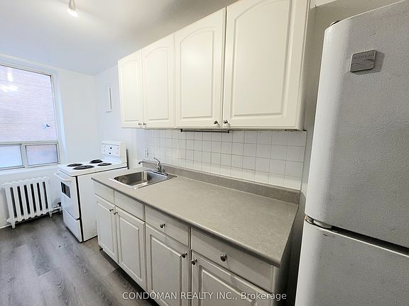 3rd image of 852 Broadview Ave #105