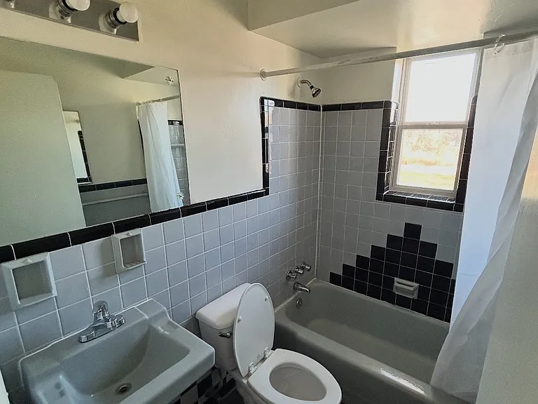 2986 Woodrow Ave #6 — Photo 6