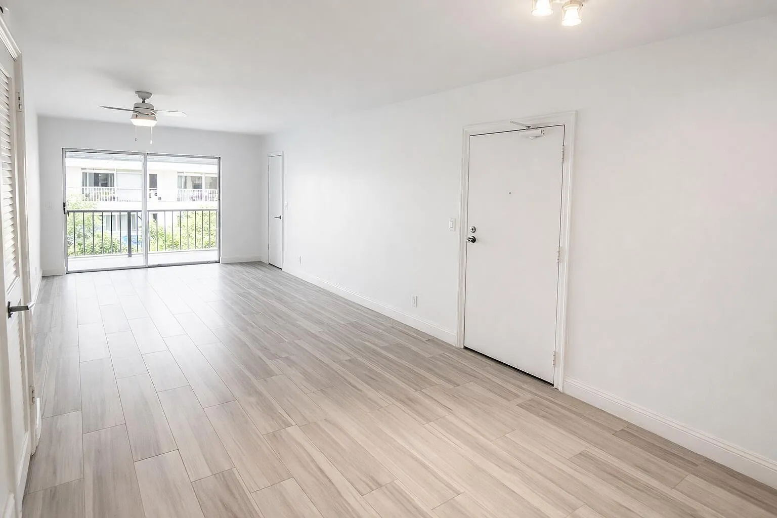 1 bed, 1.5 bath, 850 sqft, $2,050 — Photo 3