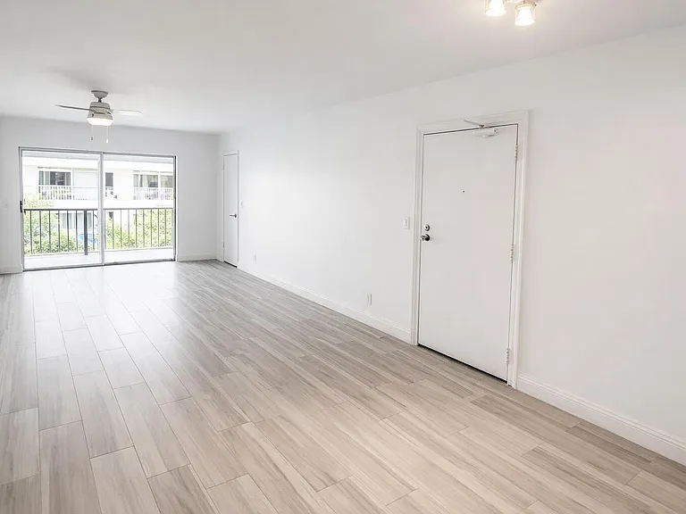 6521 Bay Club Dr #4 — Photo 3