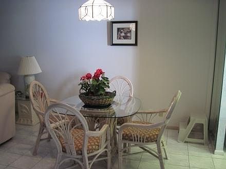 DINING AREA (2)