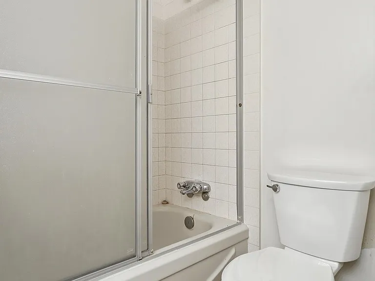 2475 York Ave #305 — Photo 16