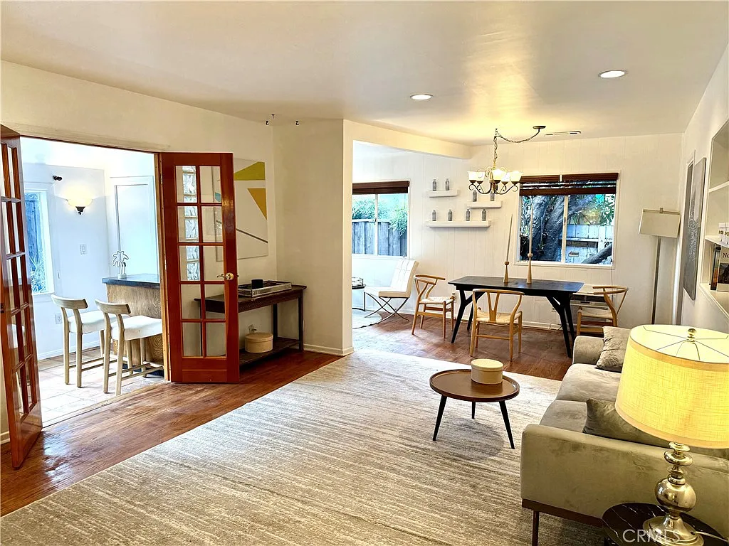 3 bed, 2.0 bath, 1331 sqft, $4,495 — Photo 2