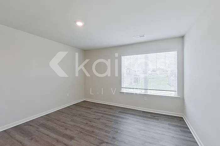 1103 Freedom Pkwy — Photo 15