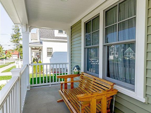 3rd image of 10 Persimmon Pl