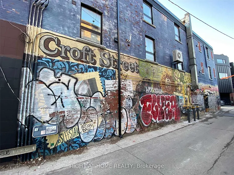 22 Croft St — Photo 16