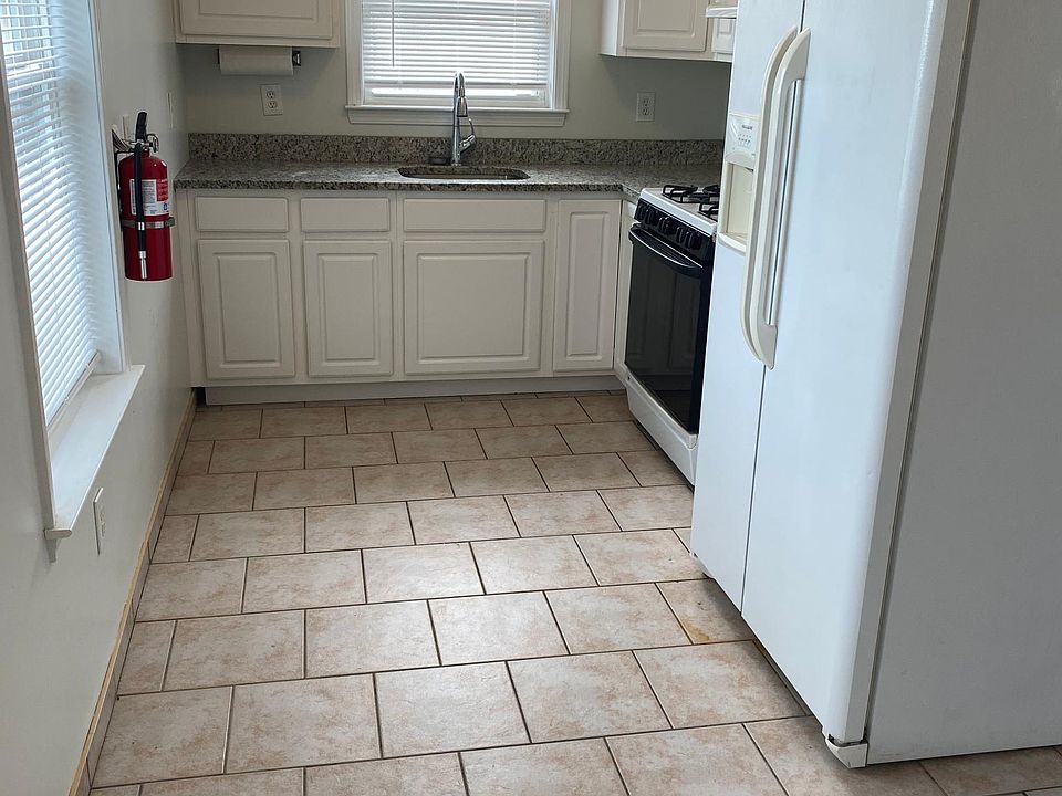 1st image of 327 Dupont Ave Floor 2
