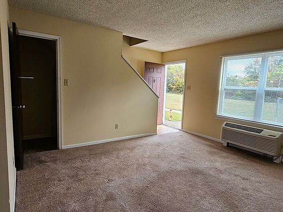 3rd image of 11-13 Hedge Ln #13-C
