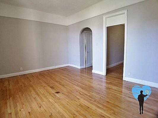 5th image of 156 Vernon Ave #1B
