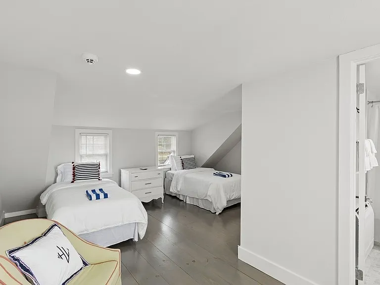87 Foster Ave — Photo 19