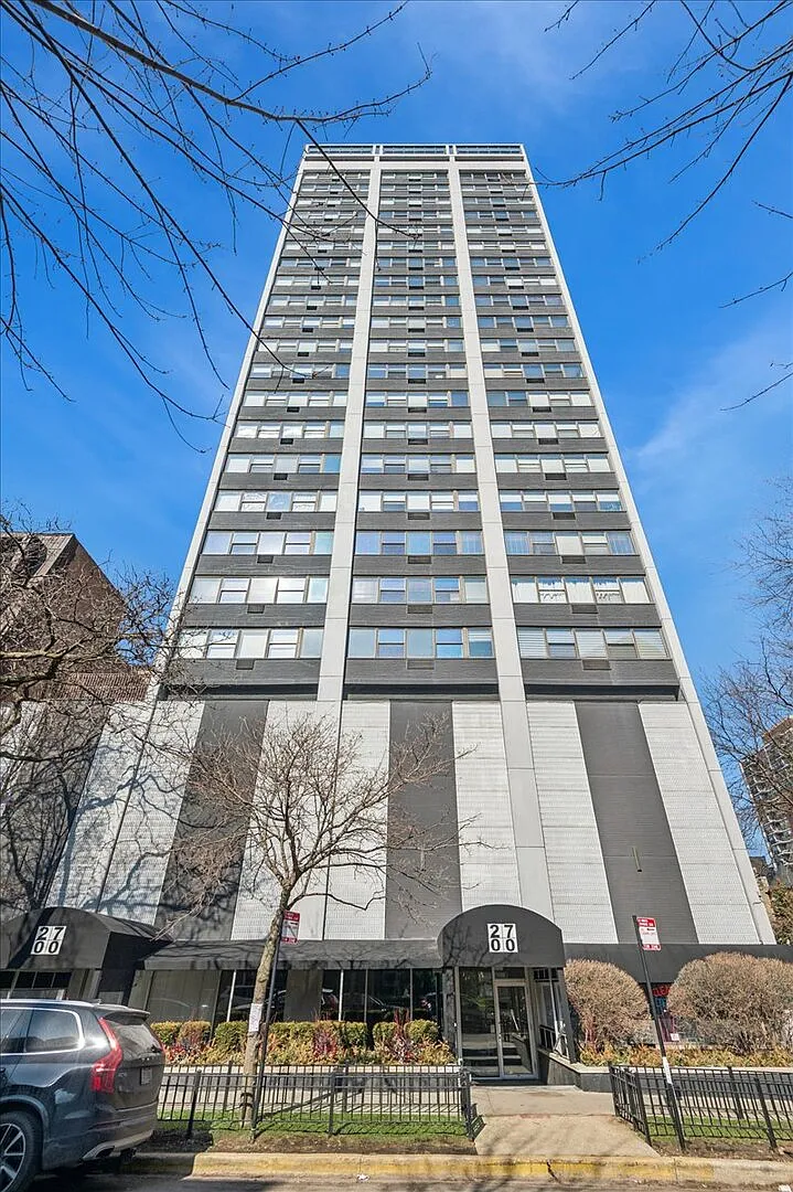 2700 N Hampden Ct APT 18E photo 1