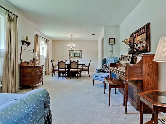 5th image of 2713 Hunters Creek Dr