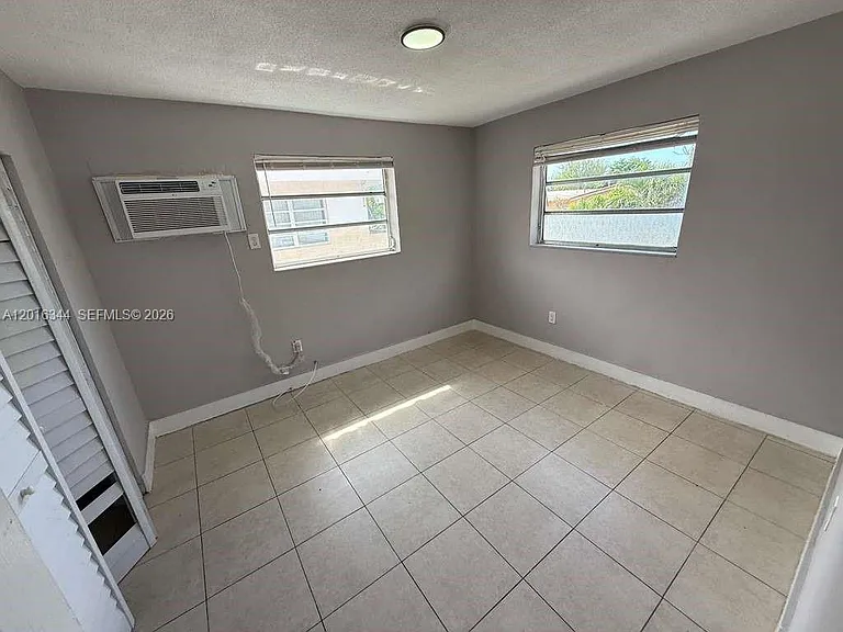 1646 NW 2nd St #6 — Photo 4