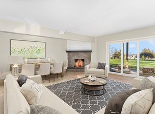 32 Lighthouse Ln, Warwick, RI 02889