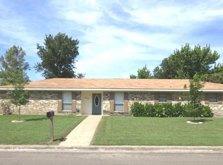 913 Chapparal Rd, Hewitt, TX 76643