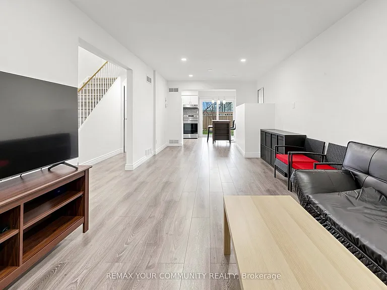 63 Patrice Cres #UPPER — Photo 4