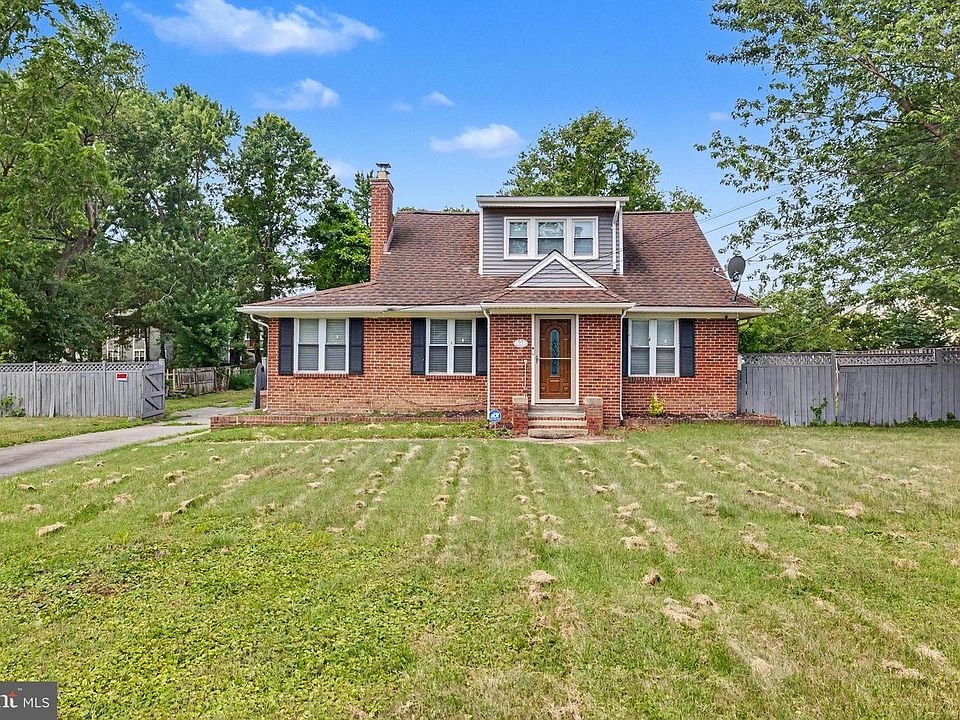 1st image of 8608 Woodlawn Ct