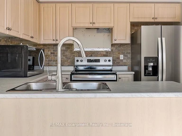 4832 Capri Cres — Photo 12
